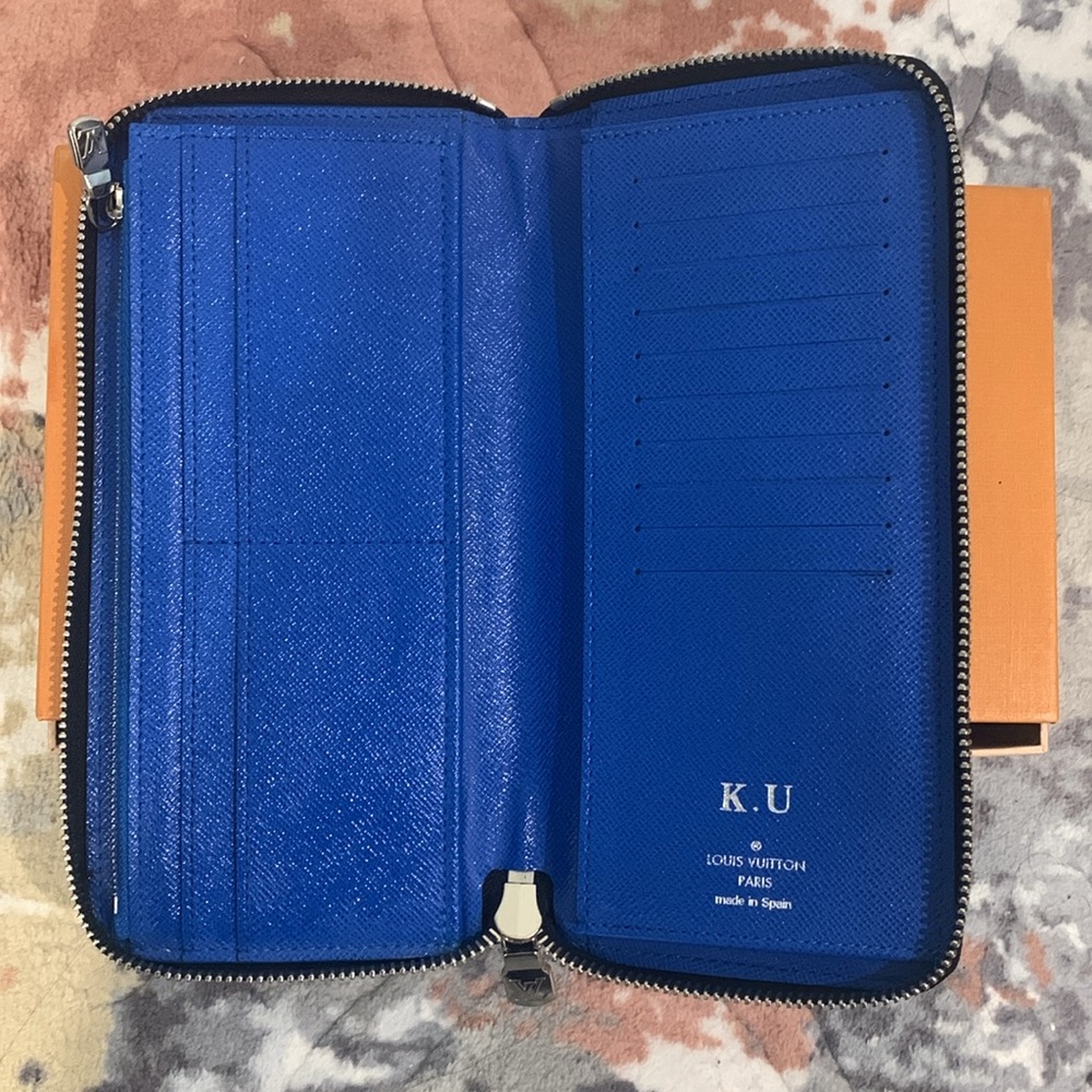 257372N Louis Vuitton Wallet Long Zippy Around Black Taiga Leather - Picture 11 of 15